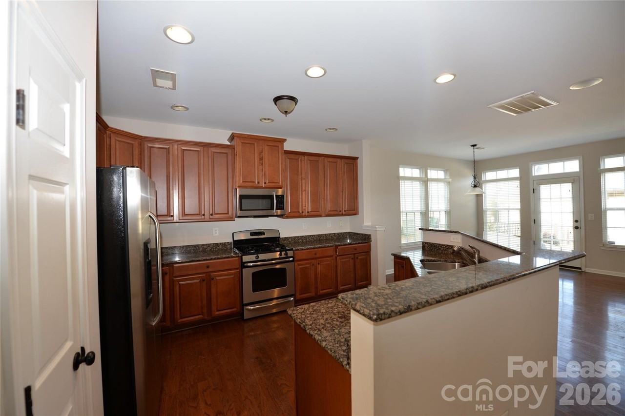 11439 Potters Row - Photo 4 of 17