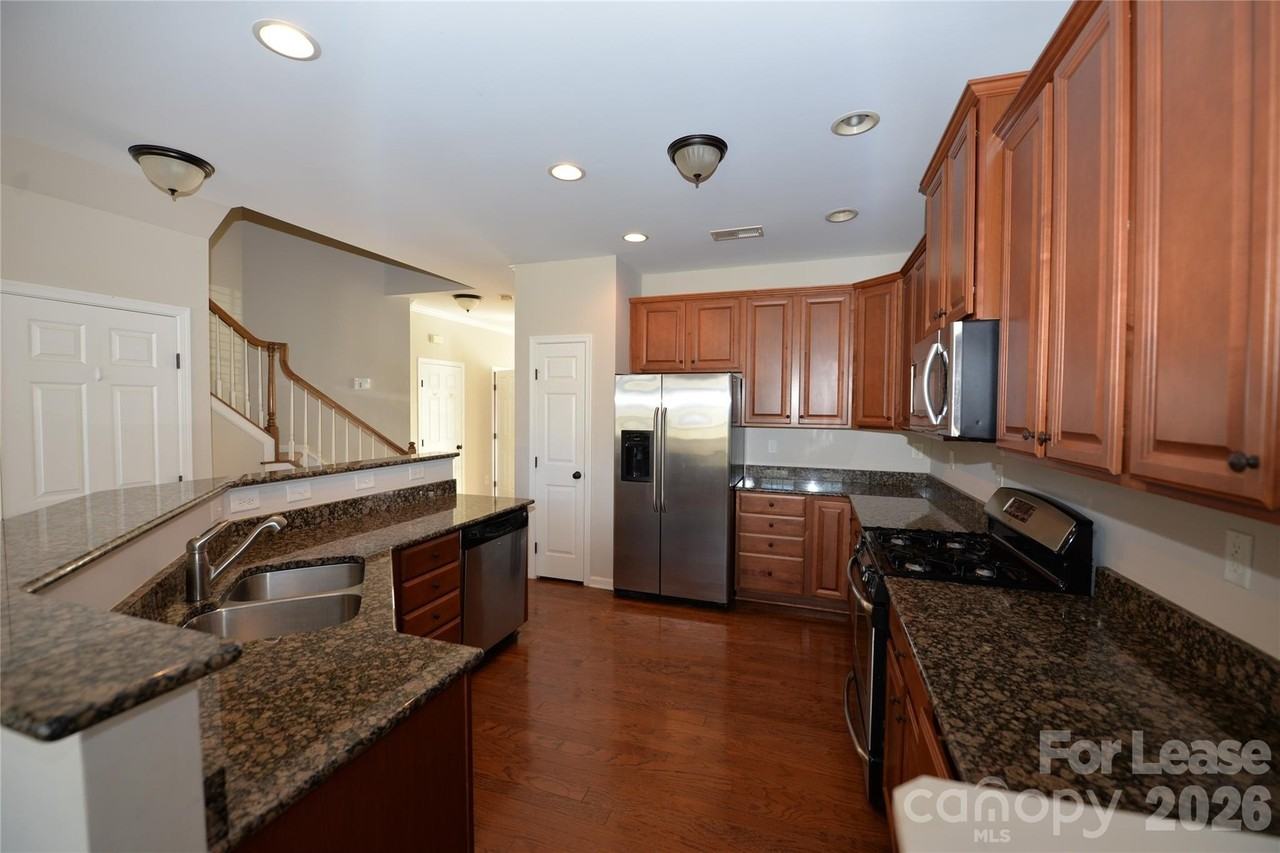 11439 Potters Row - Photo 5 of 17