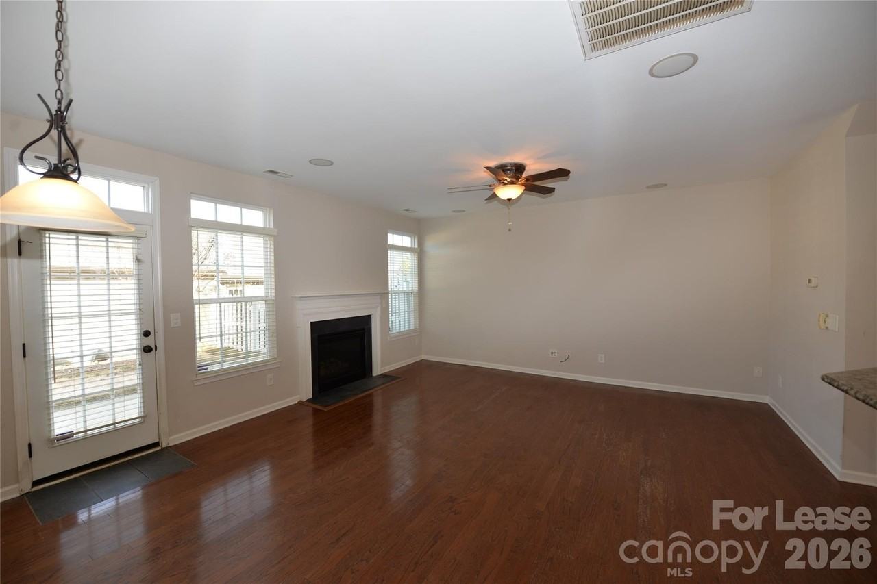 11439 Potters Row - Photo 7 of 17