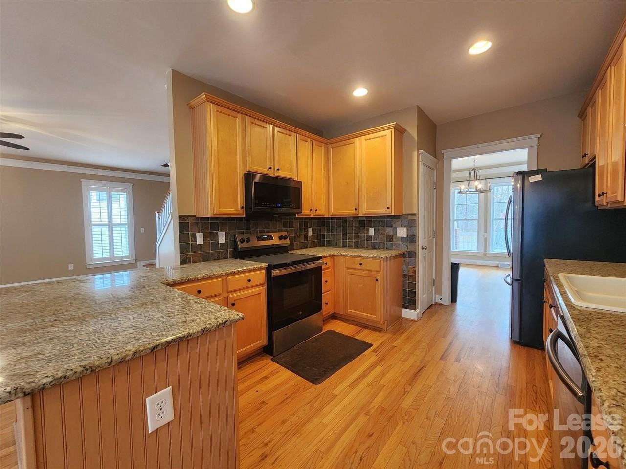 7237 Atwater Ln - Photo 6 of 25