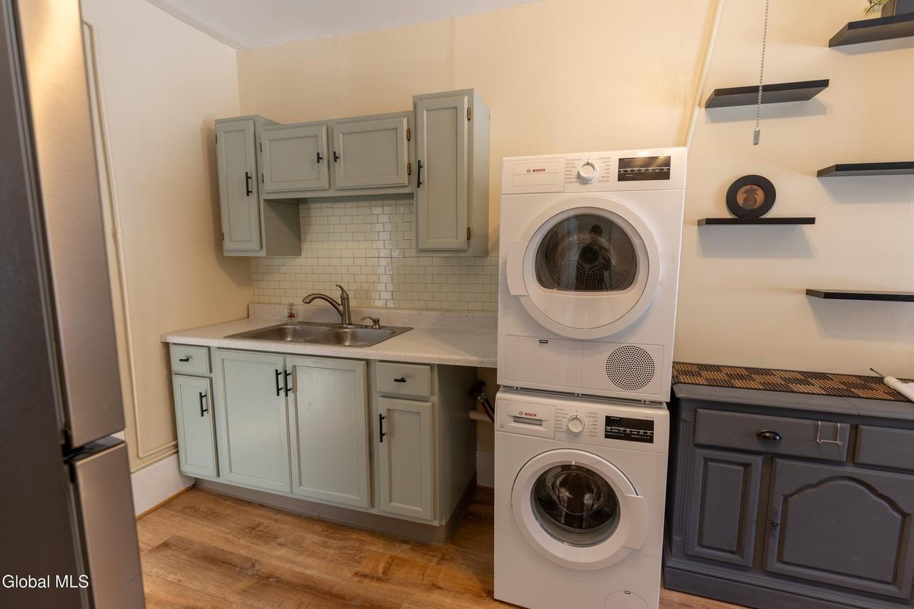 301 S Main St - Photo 5 of 19