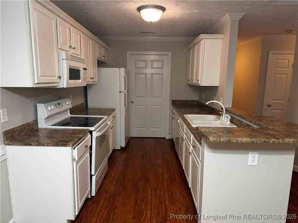 1811 Balmoral Dr Apt 203 #203 - Photo 7 of 24