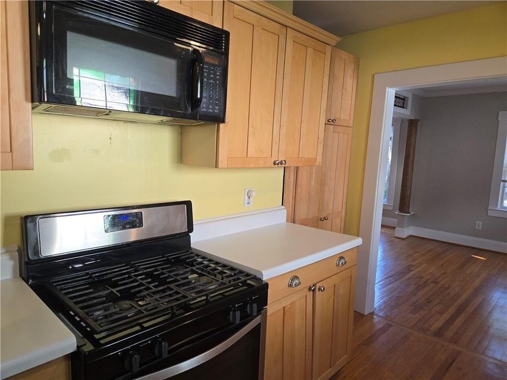 1038 S Candler St - Photo 2 of 7