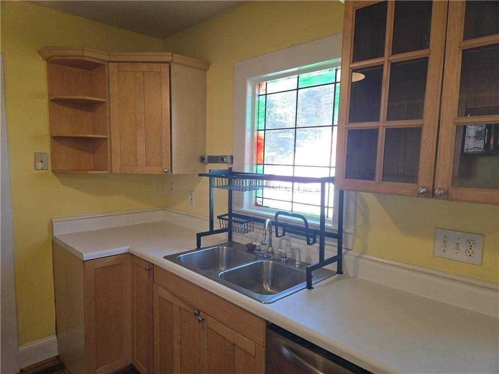 1038 S Candler St - Photo 4 of 7