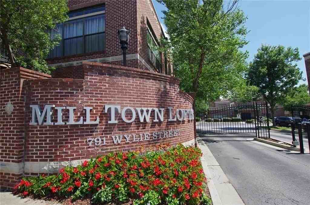 791 Wylie St Se Apt 304 #304 - Photo 2 of 32