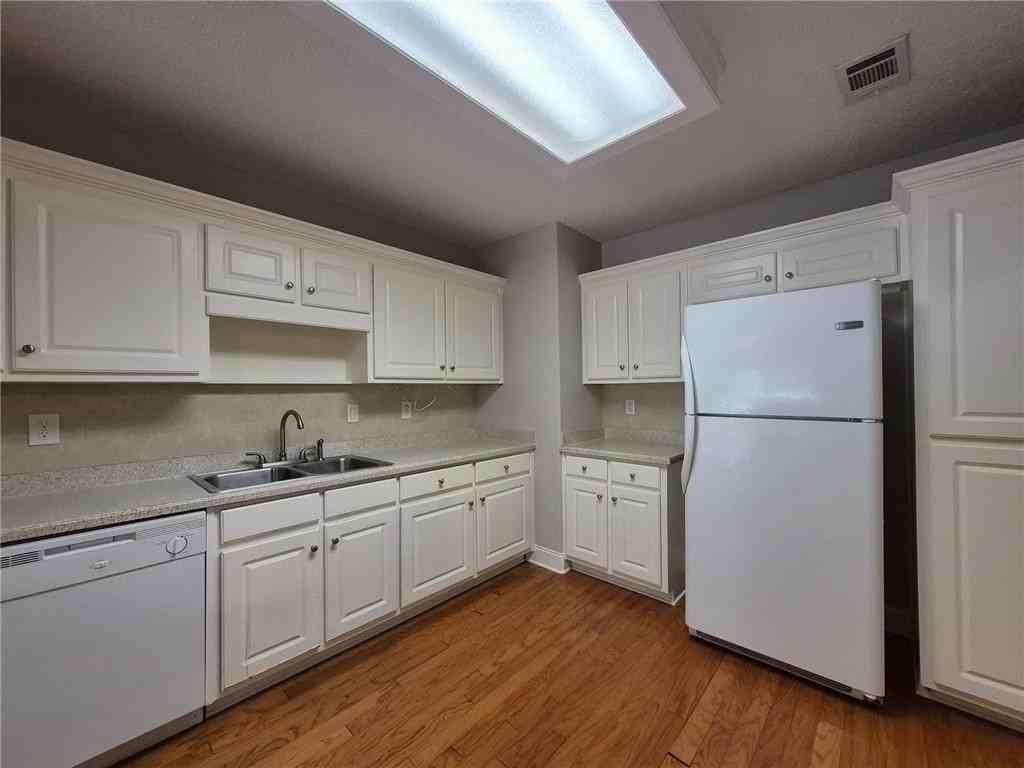 3232 Glenloch Pl - Photo 2 of 18