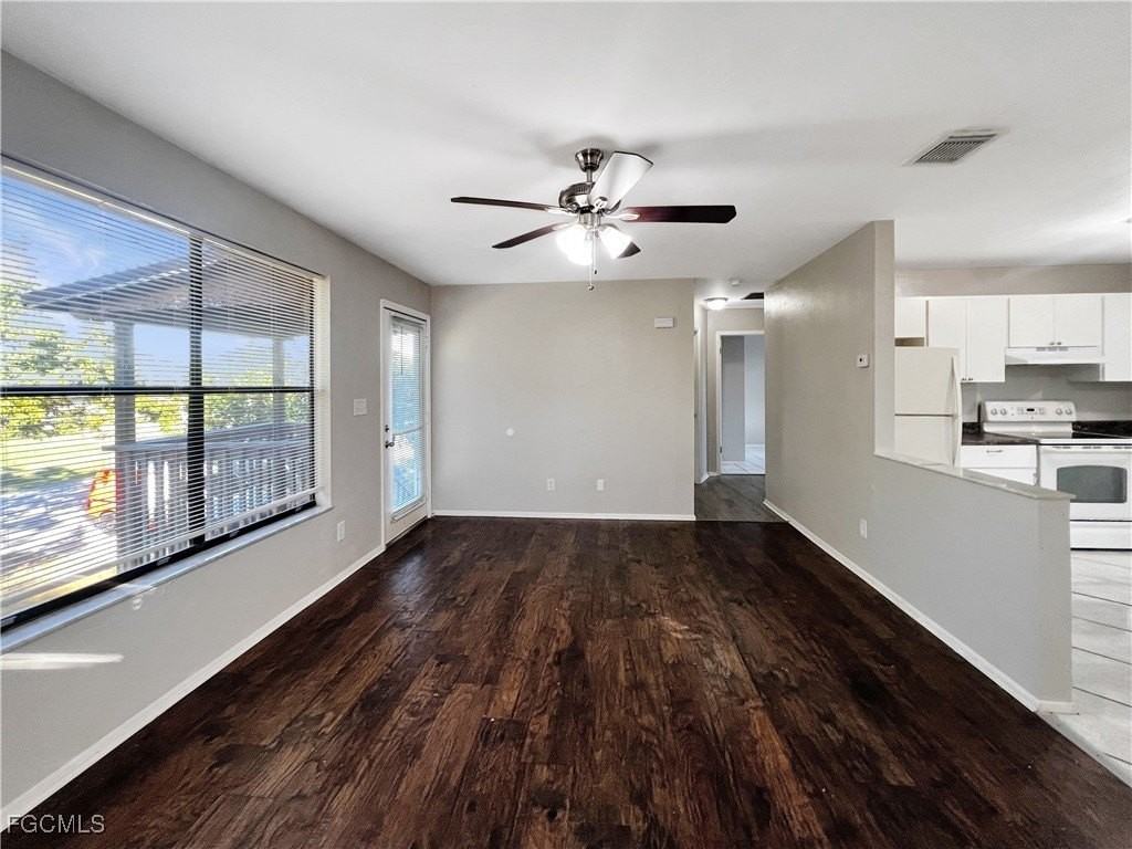 8350 Wren Rd - Photo 7 of 32