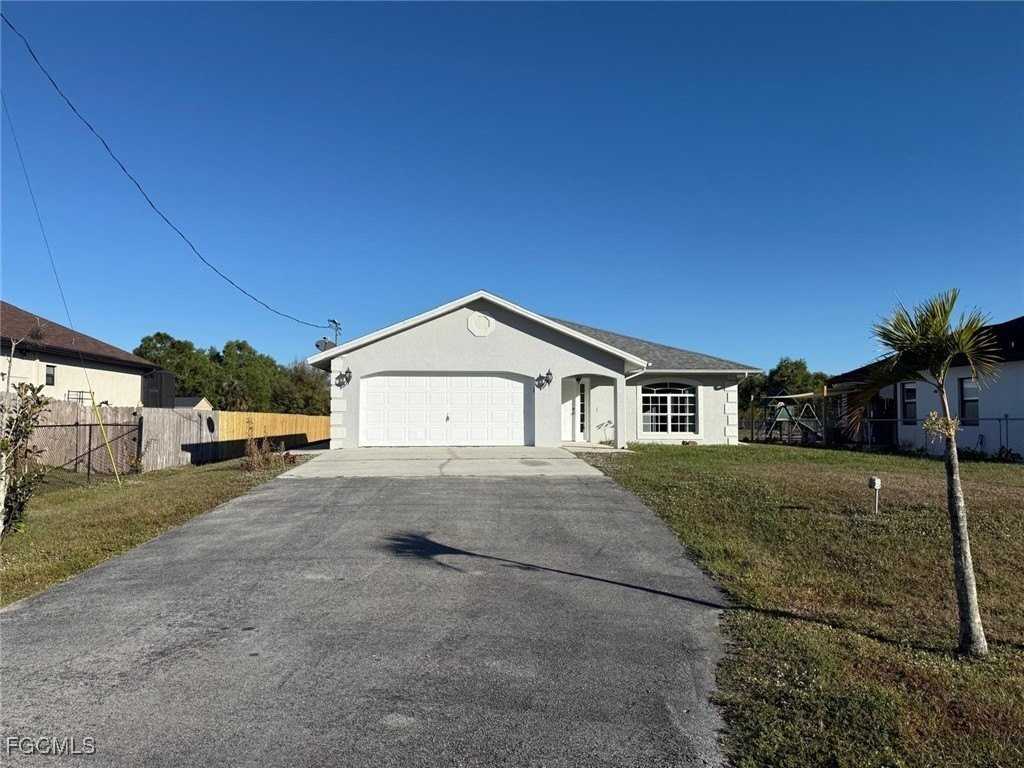 3761 39th Ave Ne - Photo 2 of 21