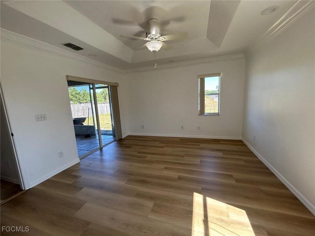 3761 39th Ave Ne - Photo 5 of 21