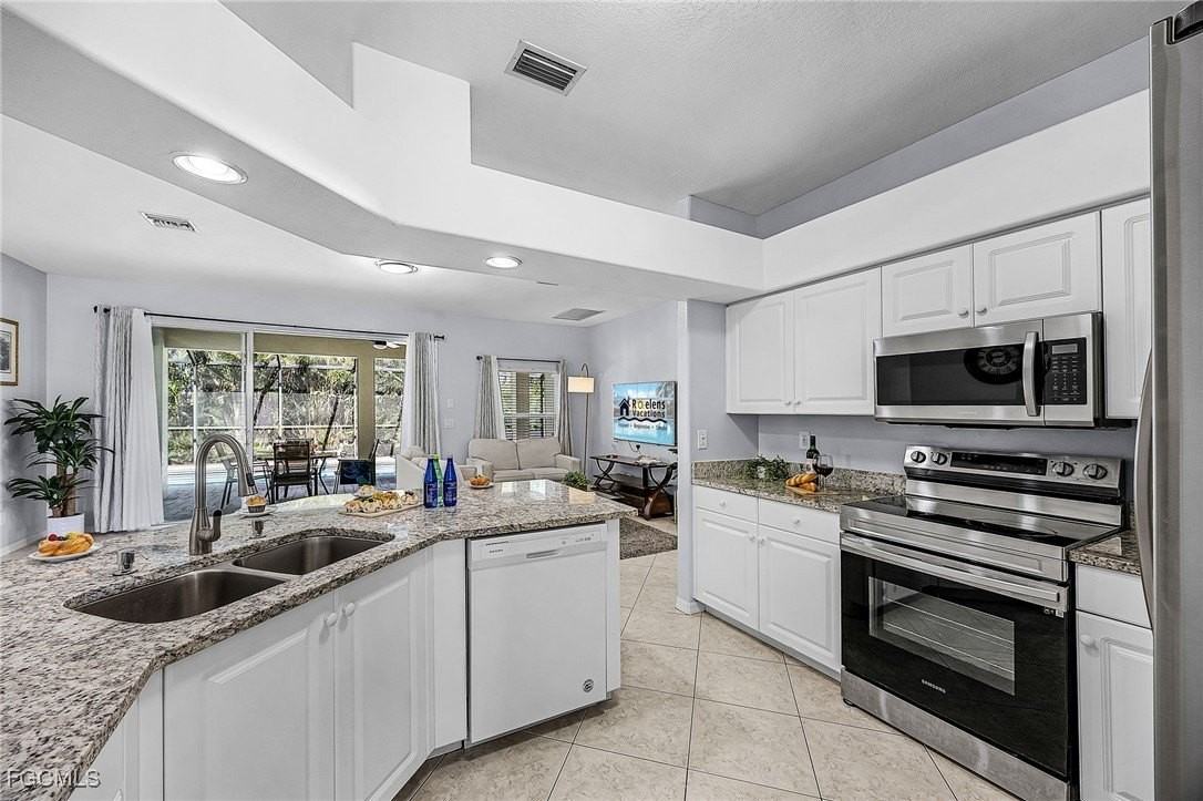 2649 Sw 32nd St - Photo 6 of 33