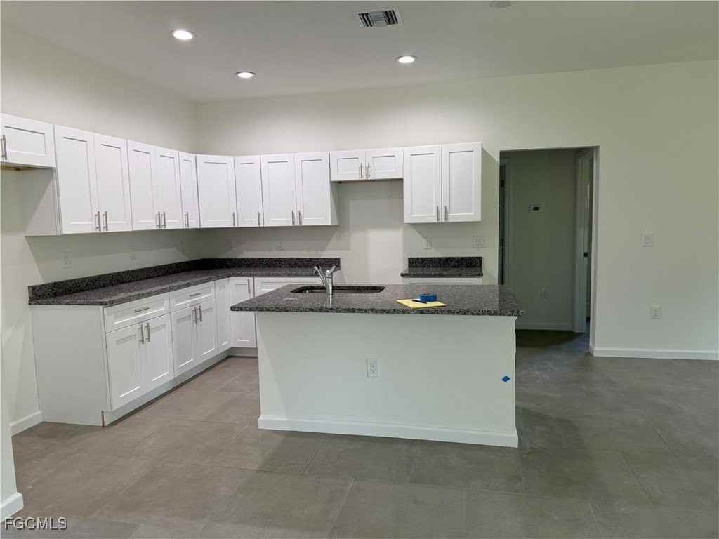 1046 Marshall Ave S - Photo 5 of 13