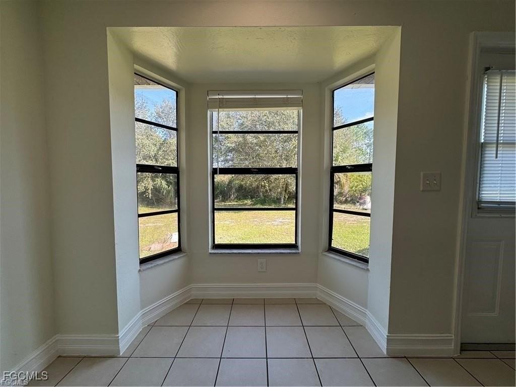 645 Homestead Rd S - Photo 5 of 17