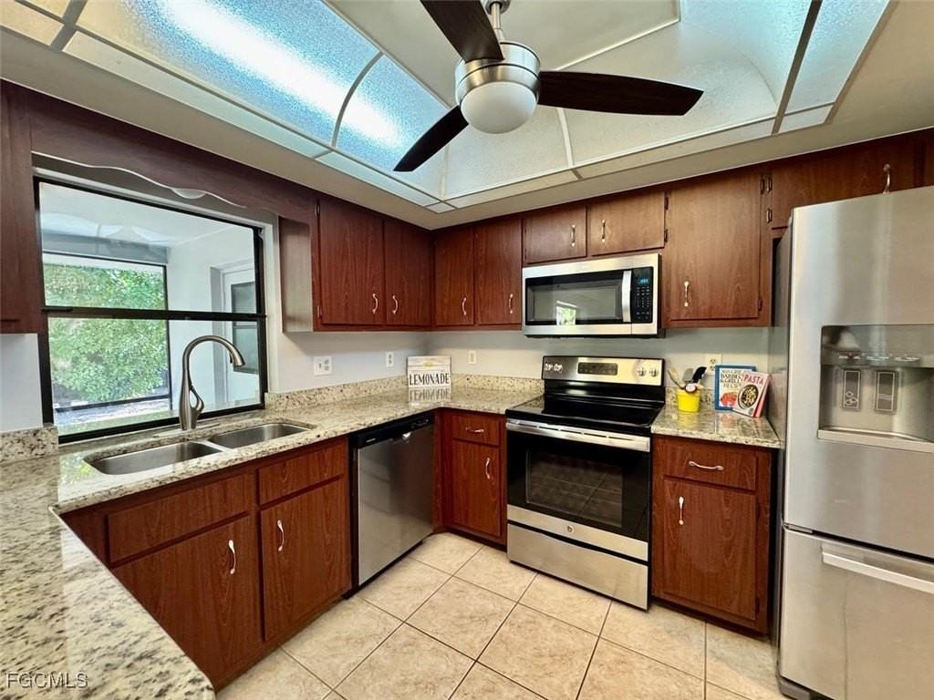 3725 Sw 6th Ave - Photo 5 of 19