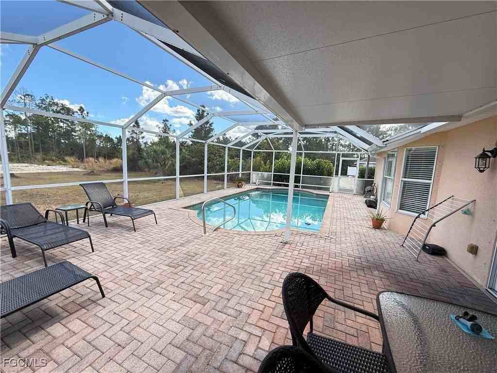 902 Mcarthur Ave - Photo 2 of 13