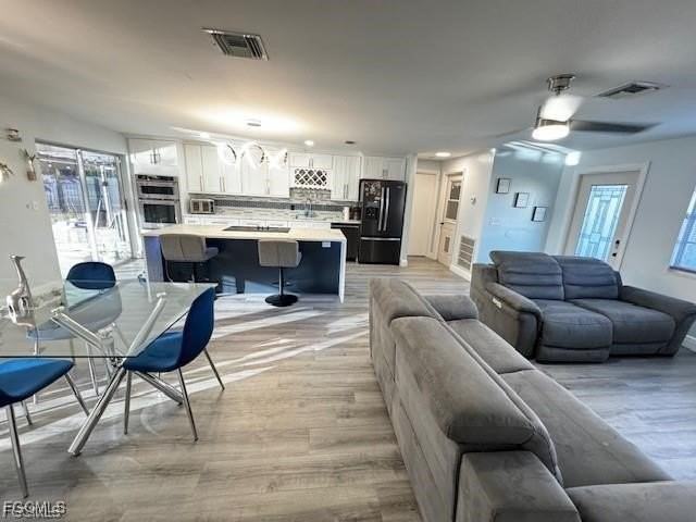 1206 Se 23rd Pl - Photo 4 of 17