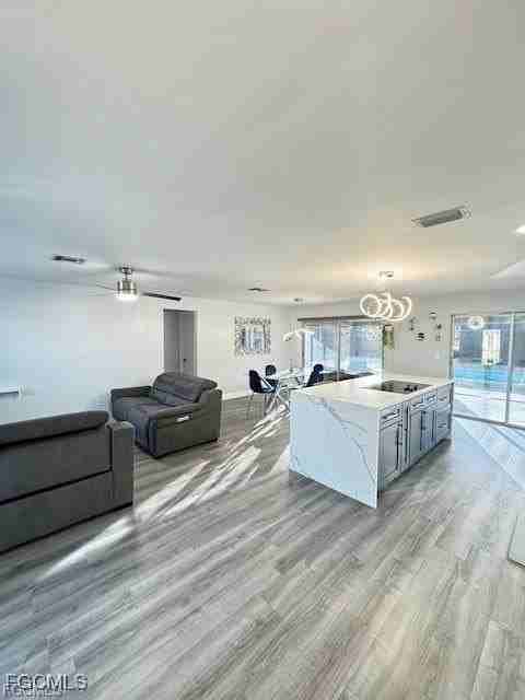 1206 Se 23rd Pl - Photo 7 of 17