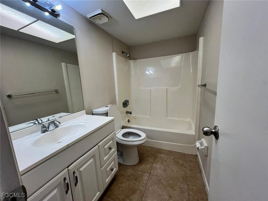 3911 Country Club Blvd Apt 201 #201 - Photo 2 of 14