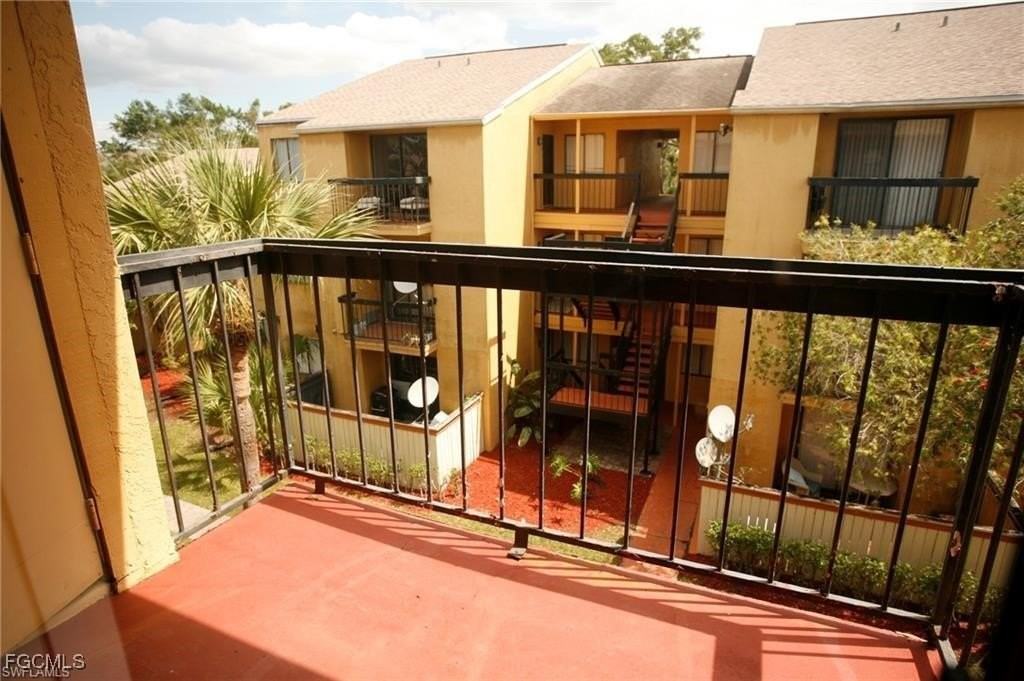 2865 Winkler Ave Apt 411 #411 - Photo 3 of 3