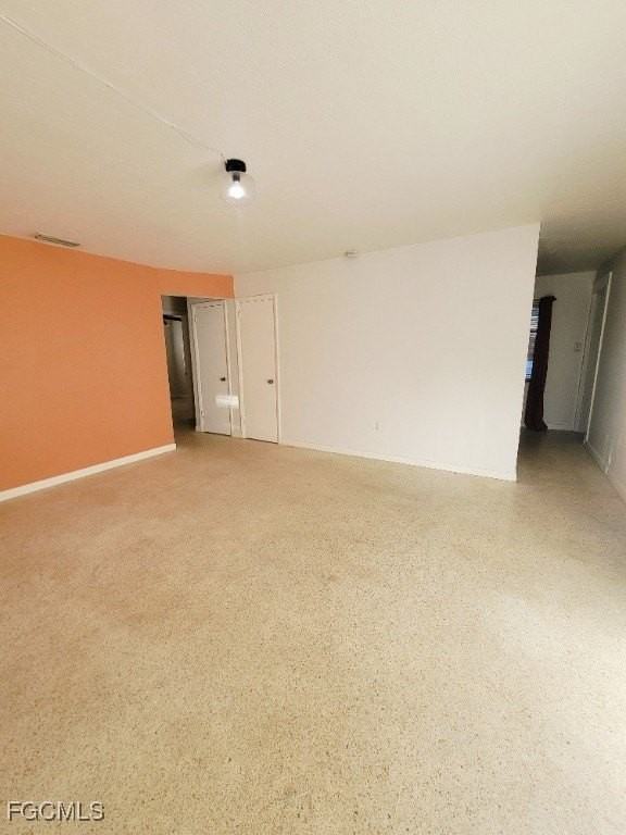 25 Maple Ave N - Photo 4 of 26