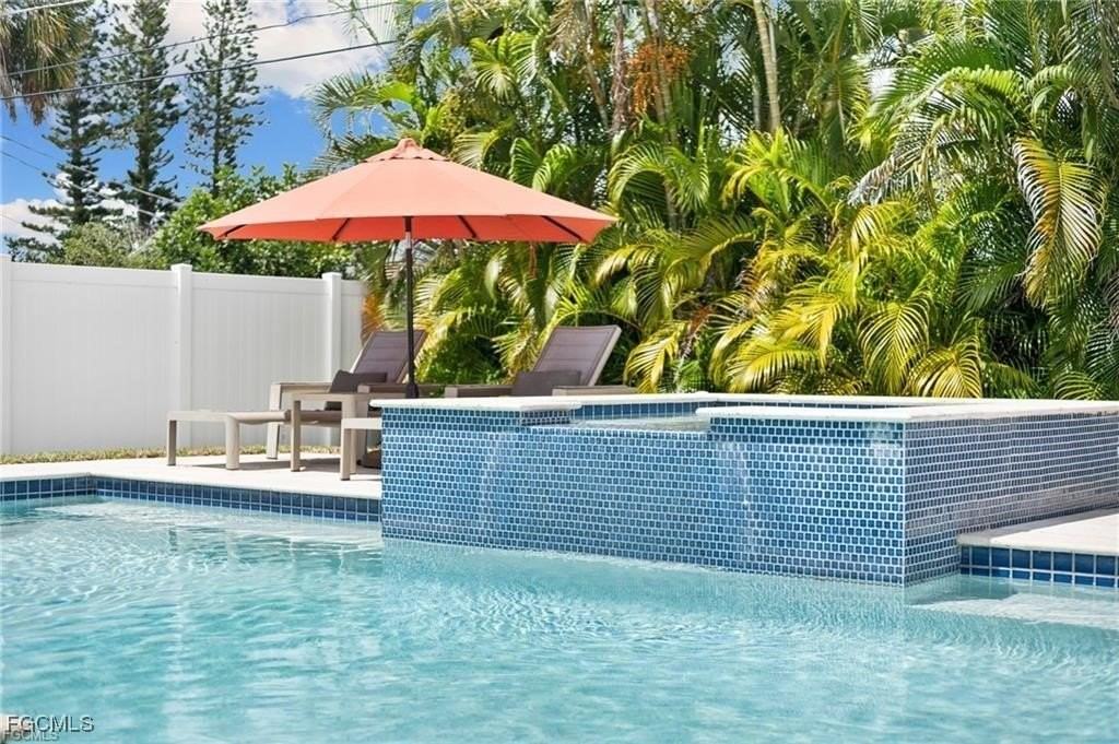 521 102nd Ave N - Photo 5 of 25