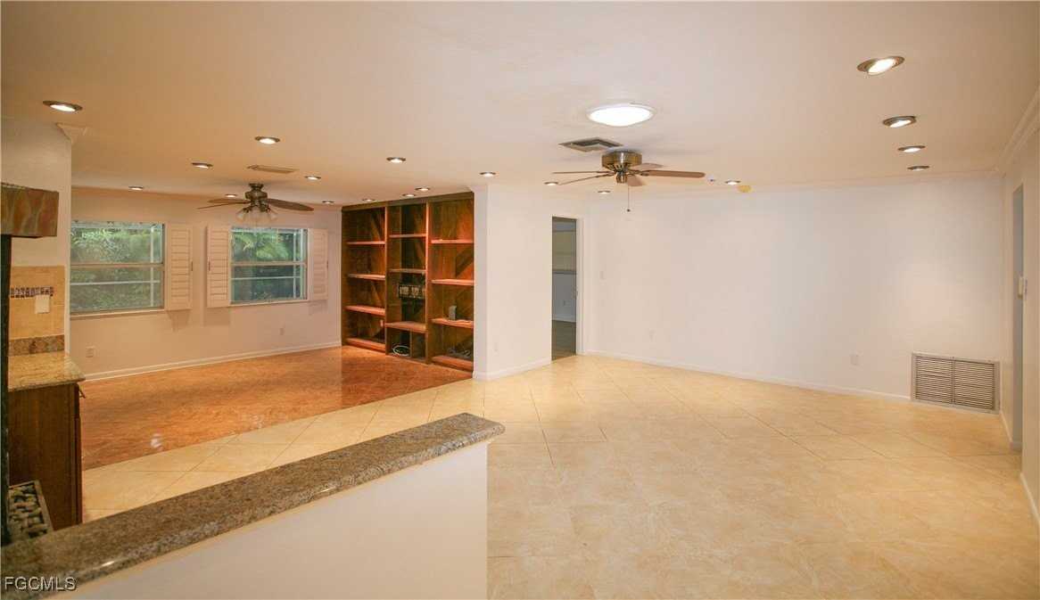 1525 Covington Cir E - Photo 5 of 31