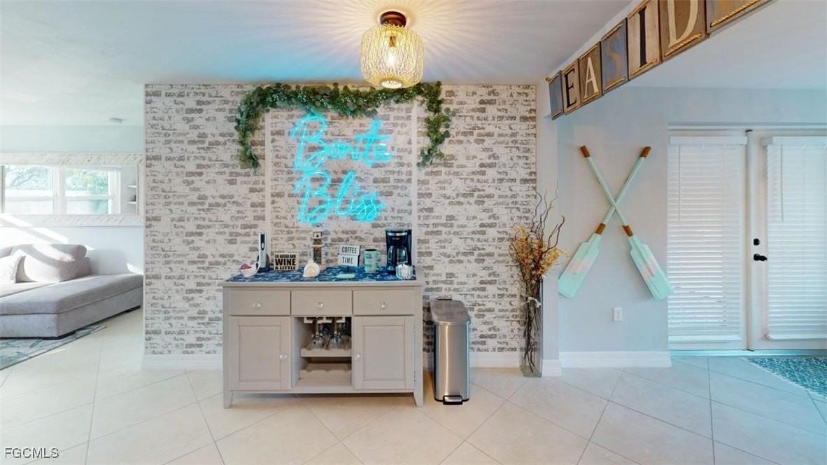 560 E Valley Dr - Photo 5 of 19