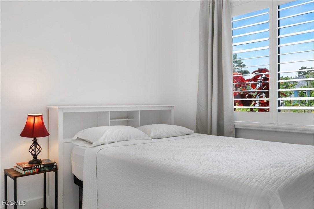 331 Ne 7th St - Photo 6 of 22