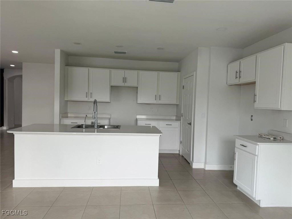 1304 Ne 9th Pl - Photo 7 of 20