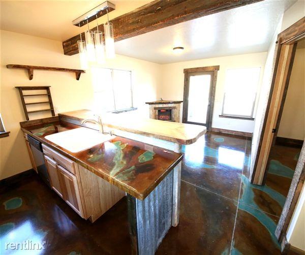 Cayuse Court Condos - Photo 3 of 12