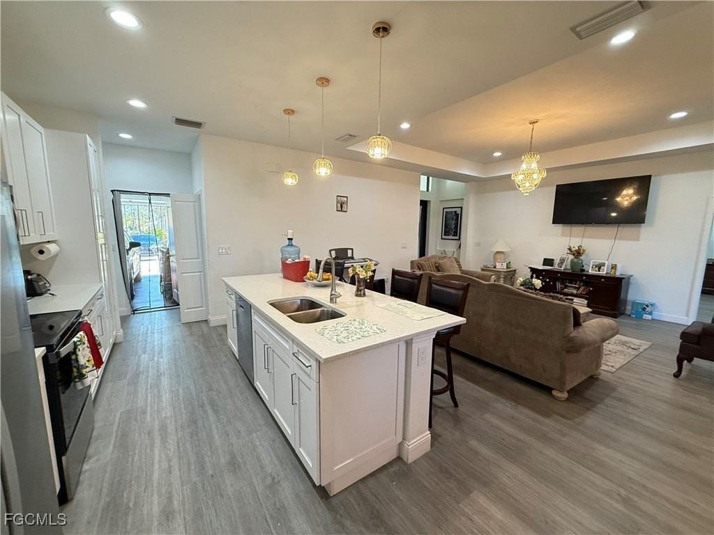 1407 8th Ave - Photo 2 of 10