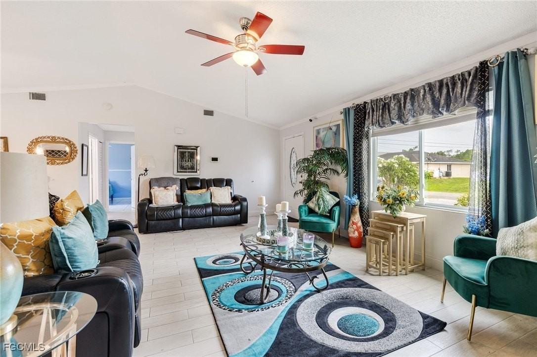 503 E 13th St - Photo 3 of 13