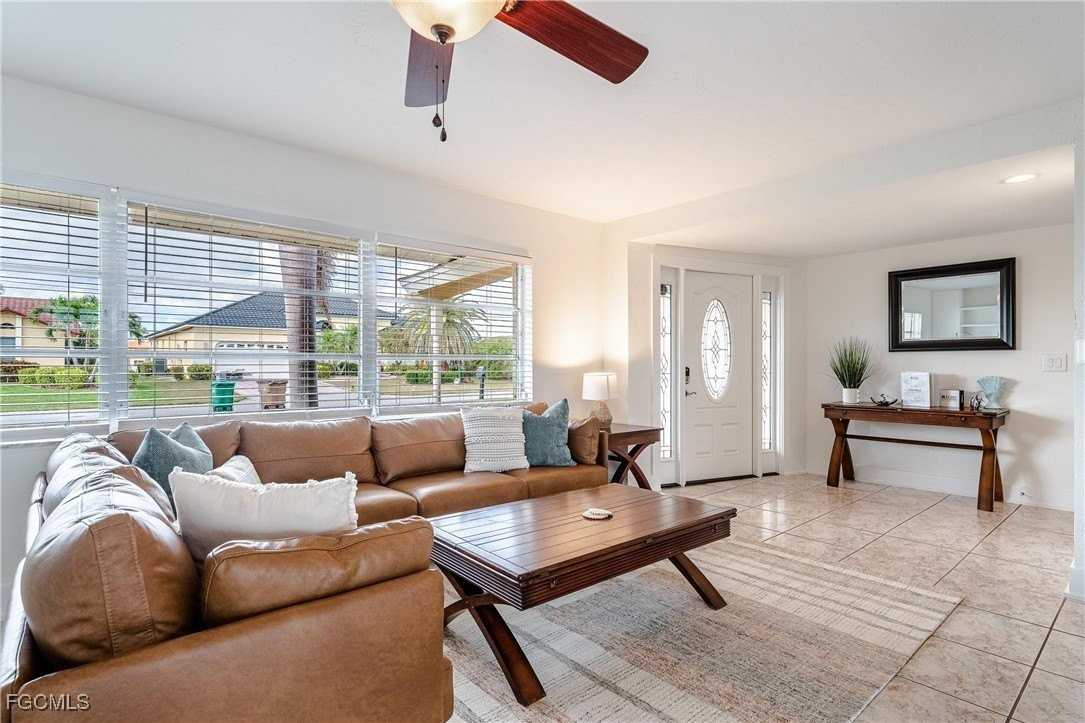 414 Avalon Dr - Photo 3 of 38