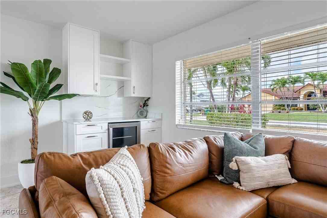 414 Avalon Dr - Photo 4 of 38