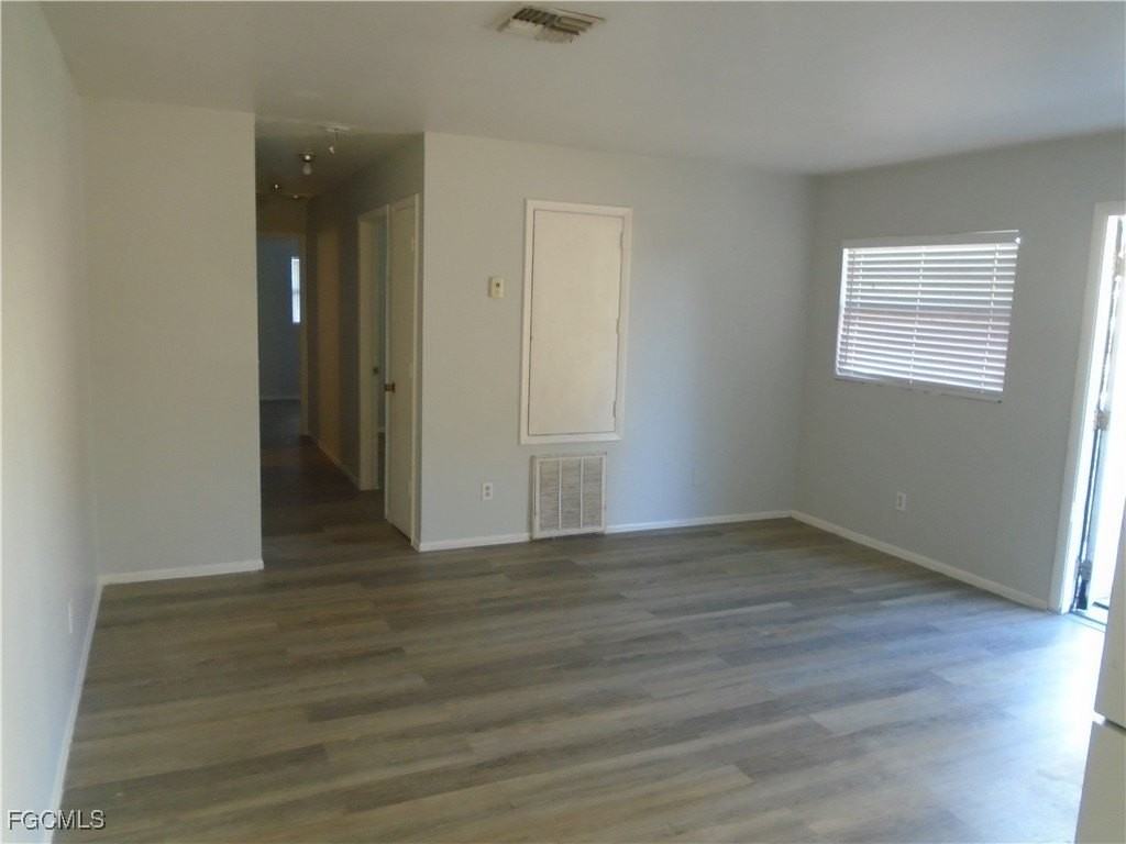 8265 Beacon Blvd - Photo 4 of 7