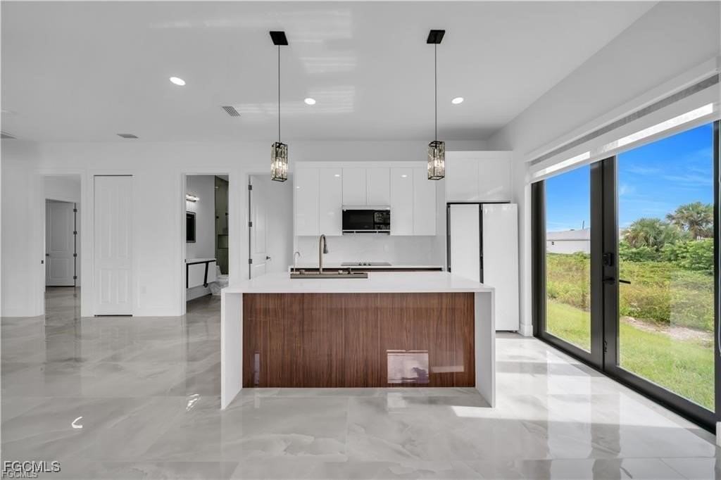 713 Roma Ave S - Photo 7 of 38