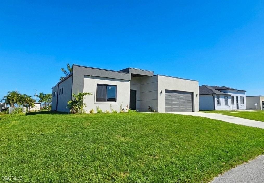 1027 Kismet Pkwy W - Photo 3 of 32