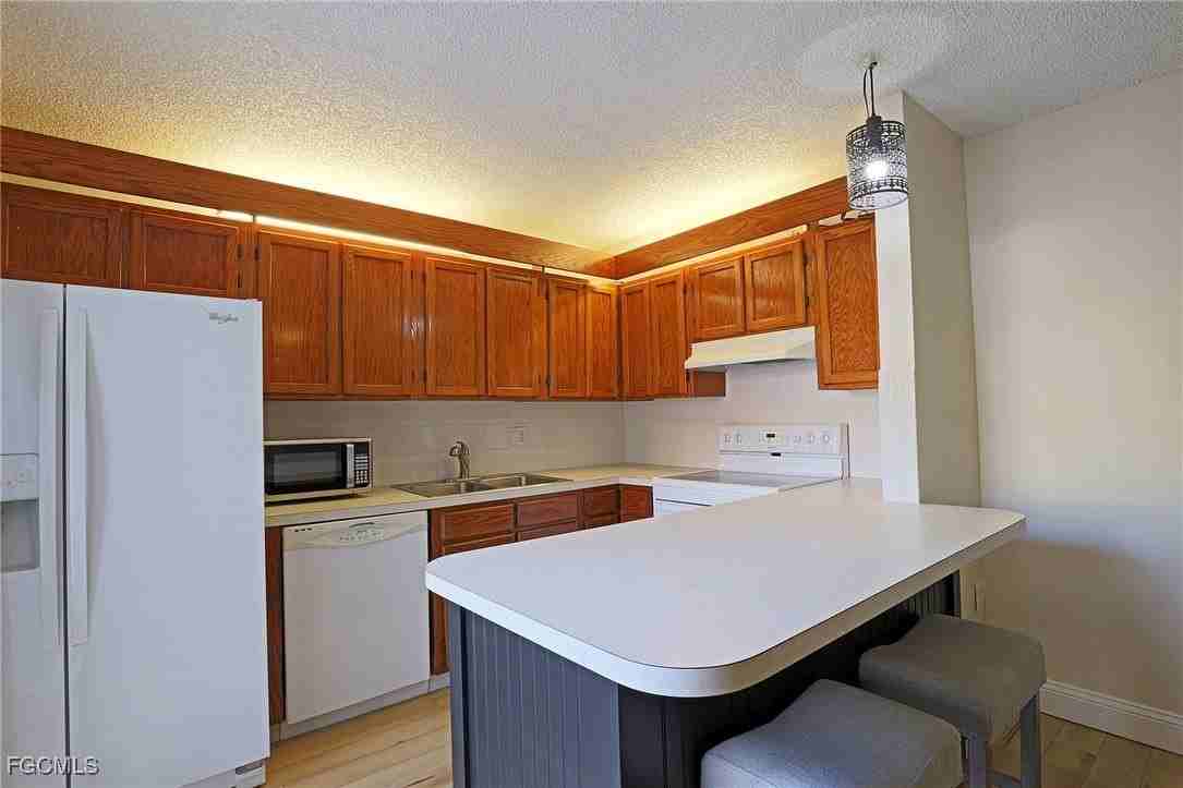 5219 Cedarbend Dr Apt 4 #4 - Photo 4 of 22