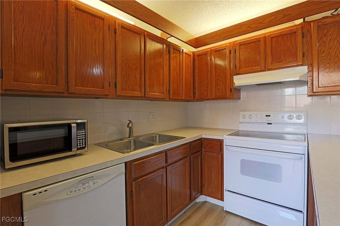 5219 Cedarbend Dr Apt 4 #4 - Photo 6 of 22