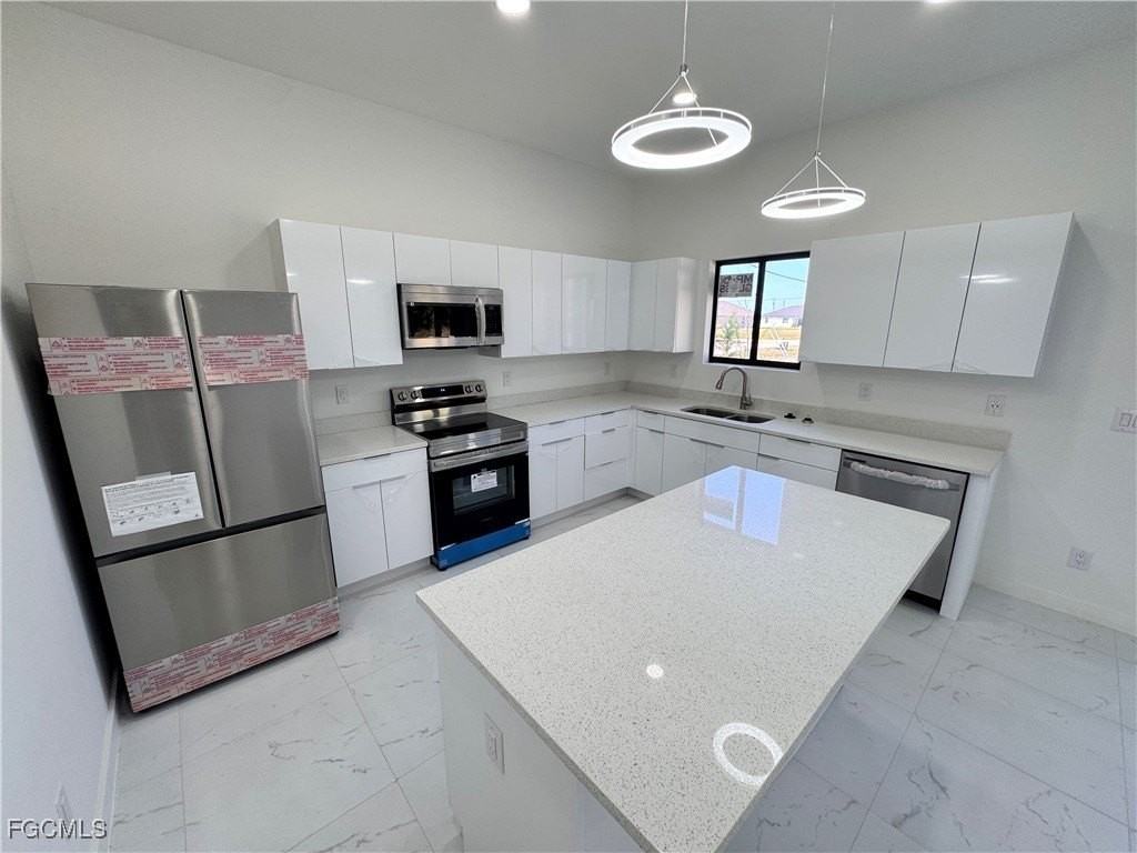 4114 Nw 38th St - Photo 5 of 15