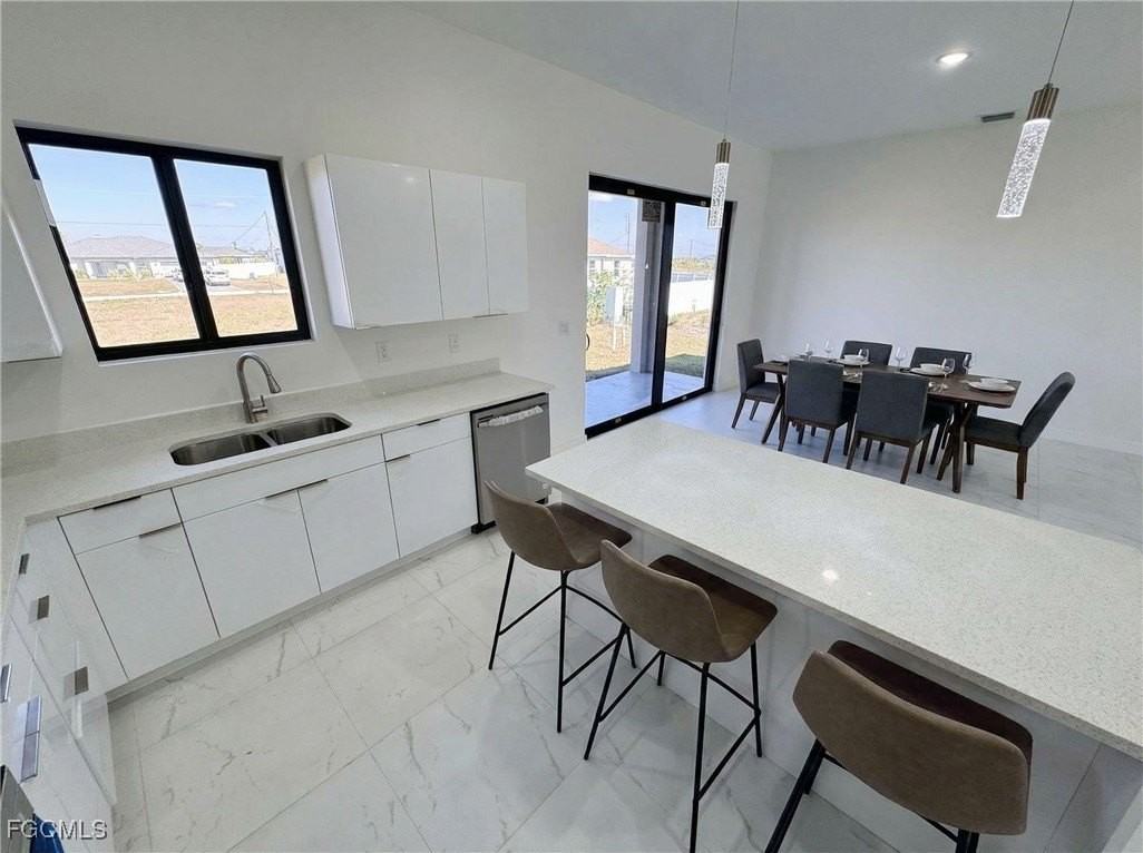 4114 Nw 38th St - Photo 6 of 15