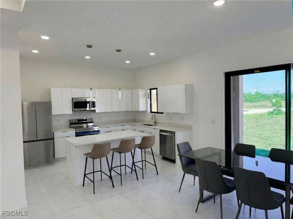 4114 Nw 38th St - Photo 7 of 15