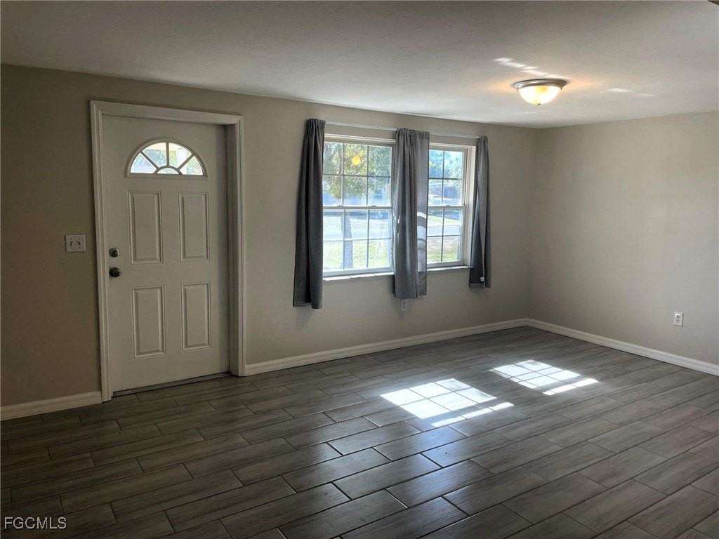 2173 Barry Dr - Photo 2 of 9