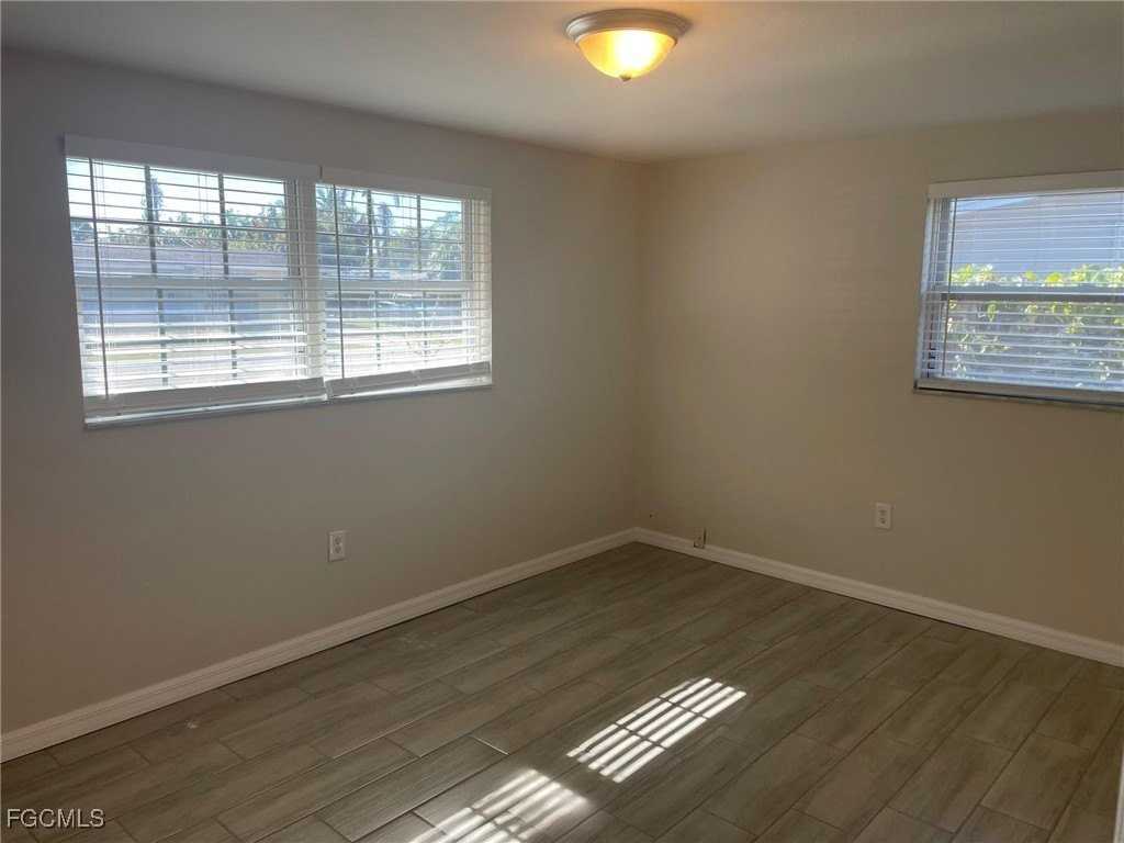 2173 Barry Dr - Photo 5 of 9