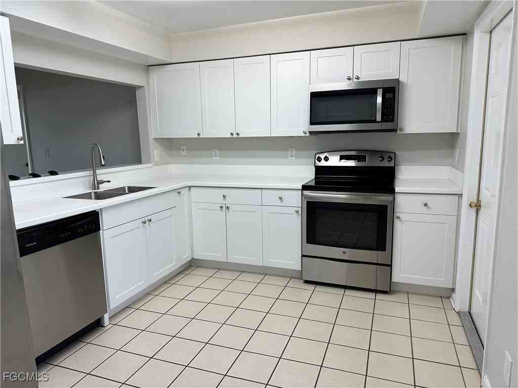 221 Sw 34th Ter - Photo 4 of 18