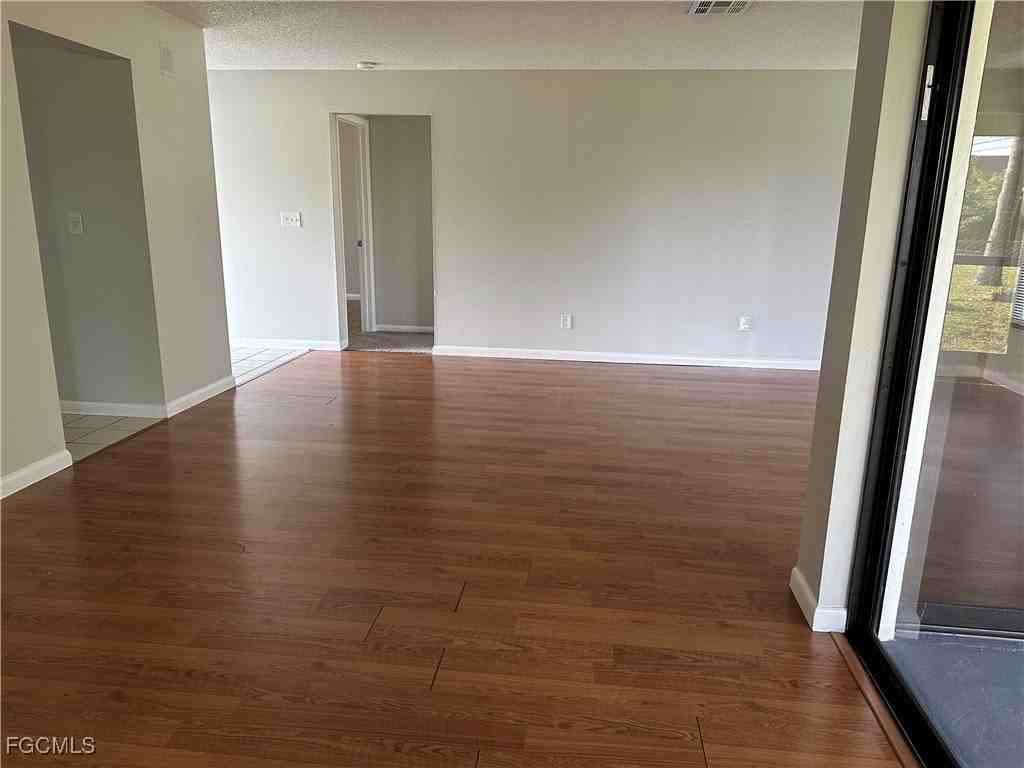 221 Sw 34th Ter - Photo 6 of 18