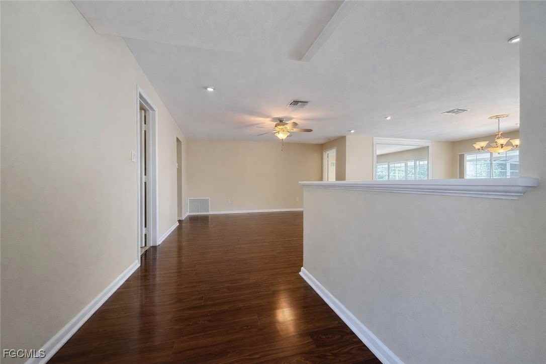 1010 Se 43rd Ter - Photo 4 of 36