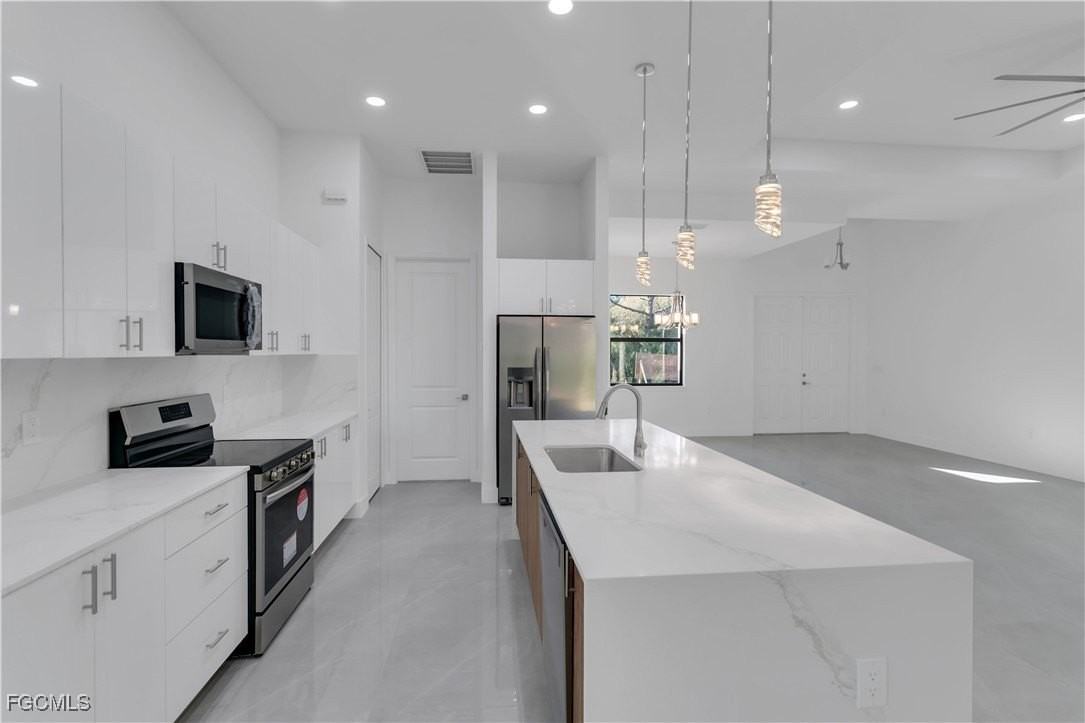 2609 41st St W - Photo 3 of 19