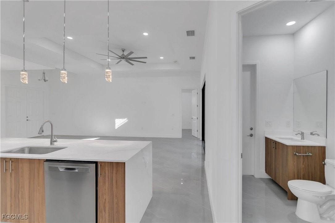 2609 41st St W - Photo 5 of 19