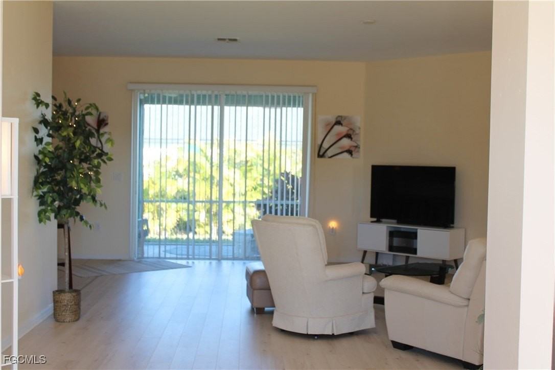 2425 Embers Pkwy W - Photo 2 of 14