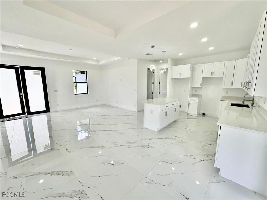 1043 Eisenhower Blvd - Photo 3 of 17